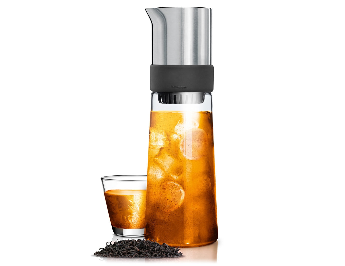 Blomus Tea Jay iced tea maker filled with iced tea