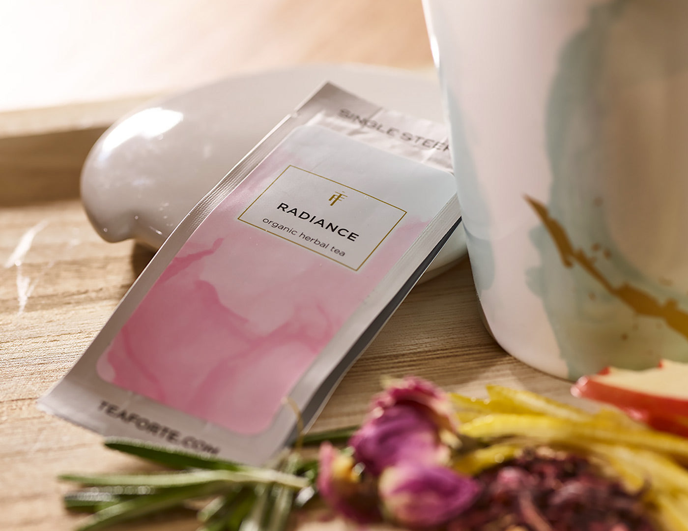 Wellbeing tea assortment Single Steeps pouch closeup