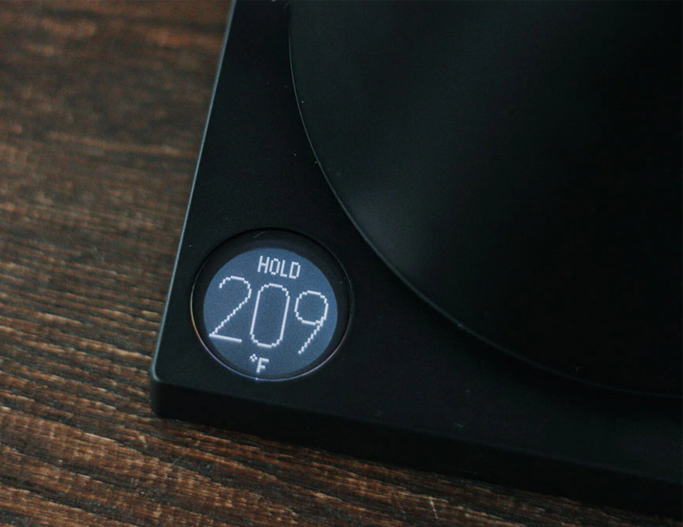 Digital temperature readout on the base of the Black Corvo Kettle EKG