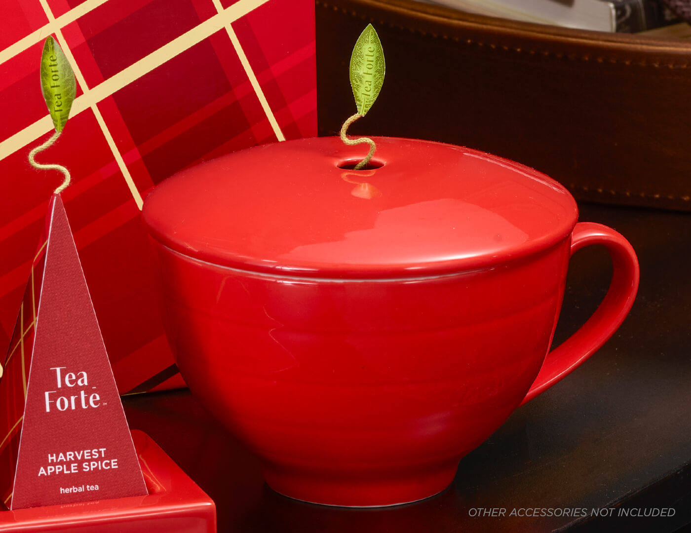 Ruby Red Café Cup with lid