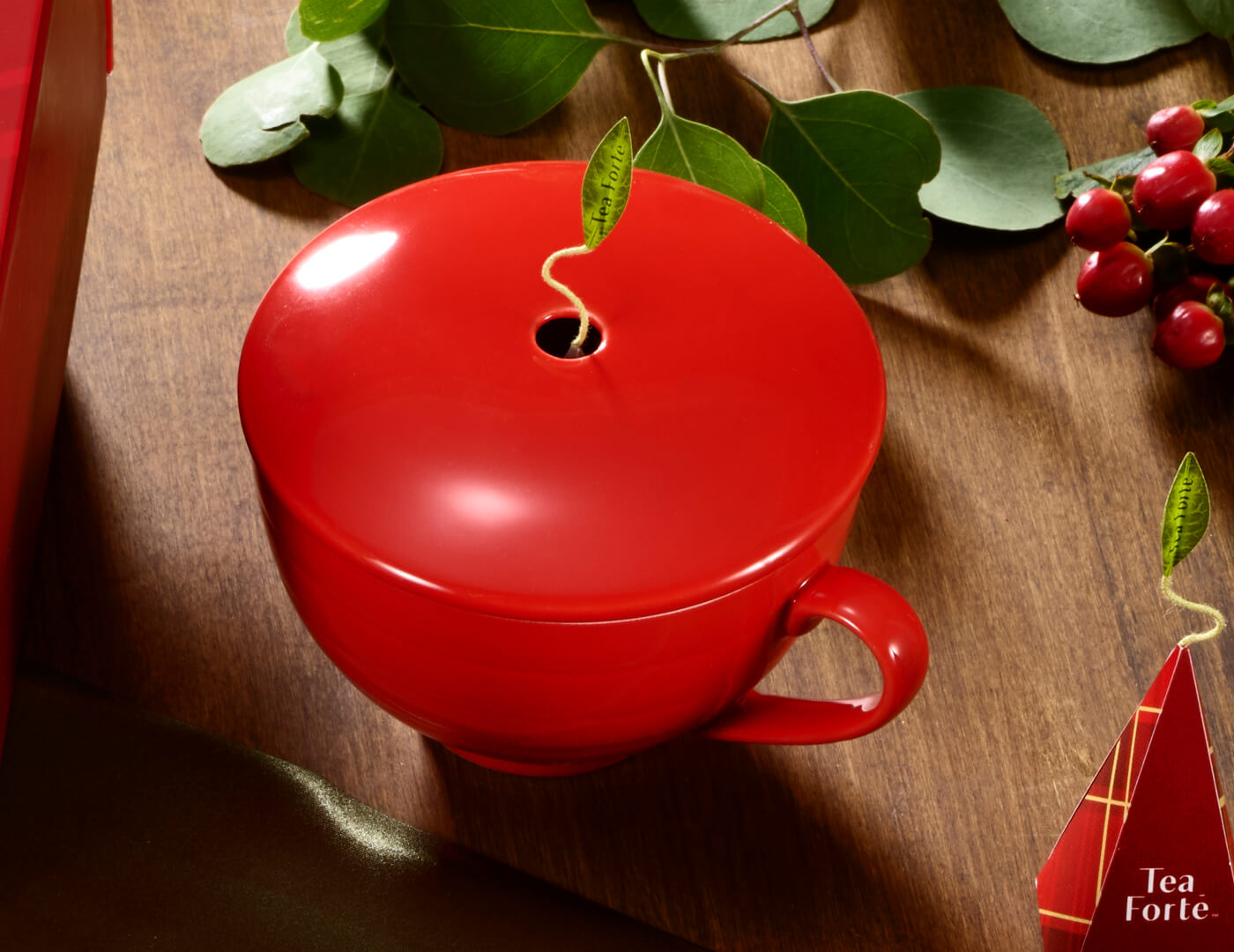 Ruby Red Café Cup with cover closed, view from top, on a festive wooden holiday table